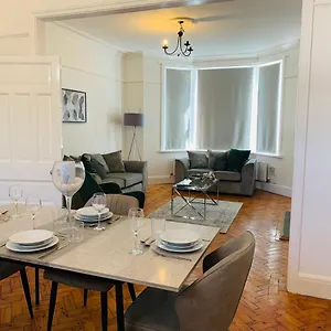 4 Bedroom House Nr City Centre Cardiff
