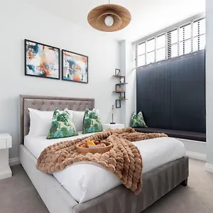 Elliot Oliver - Stylish 2 Bedroom Town Centre Cheltenham