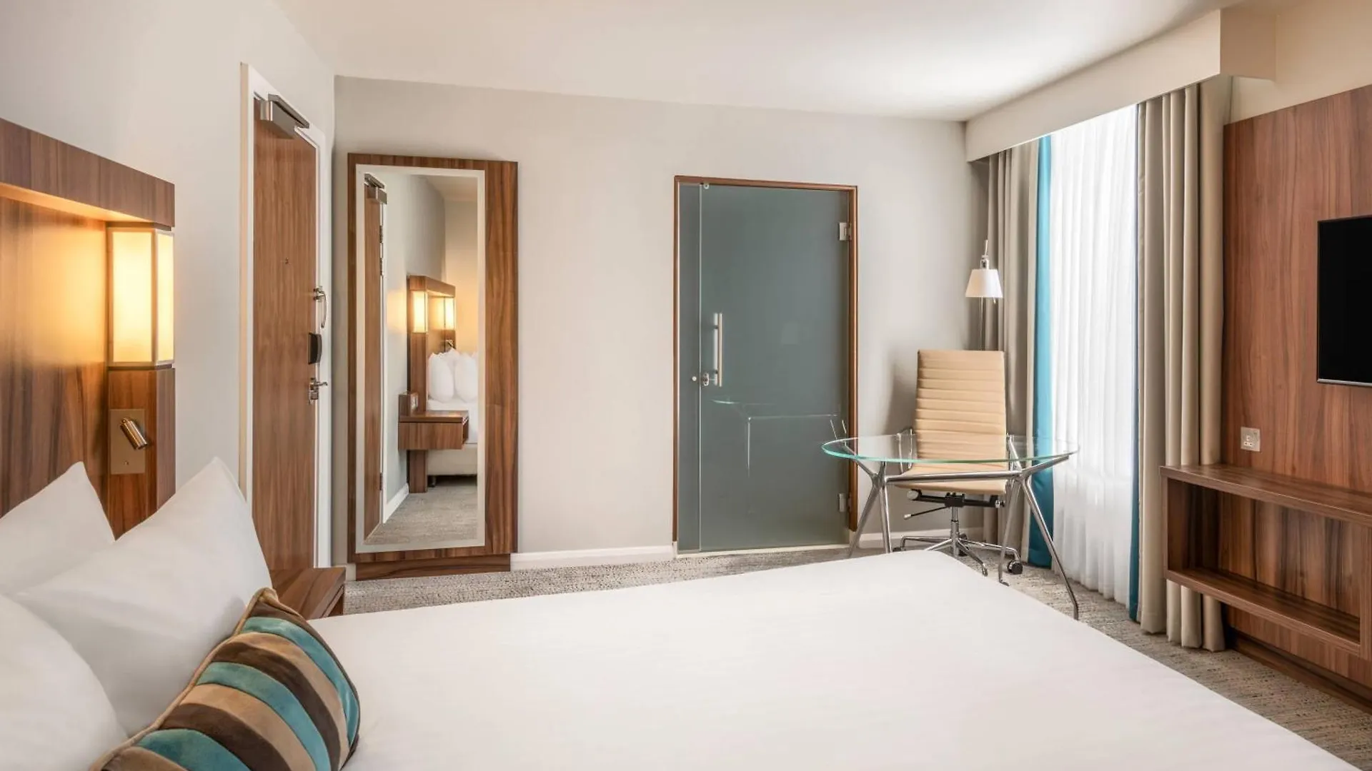 מלון Courtyard By Marriott אדינבורו